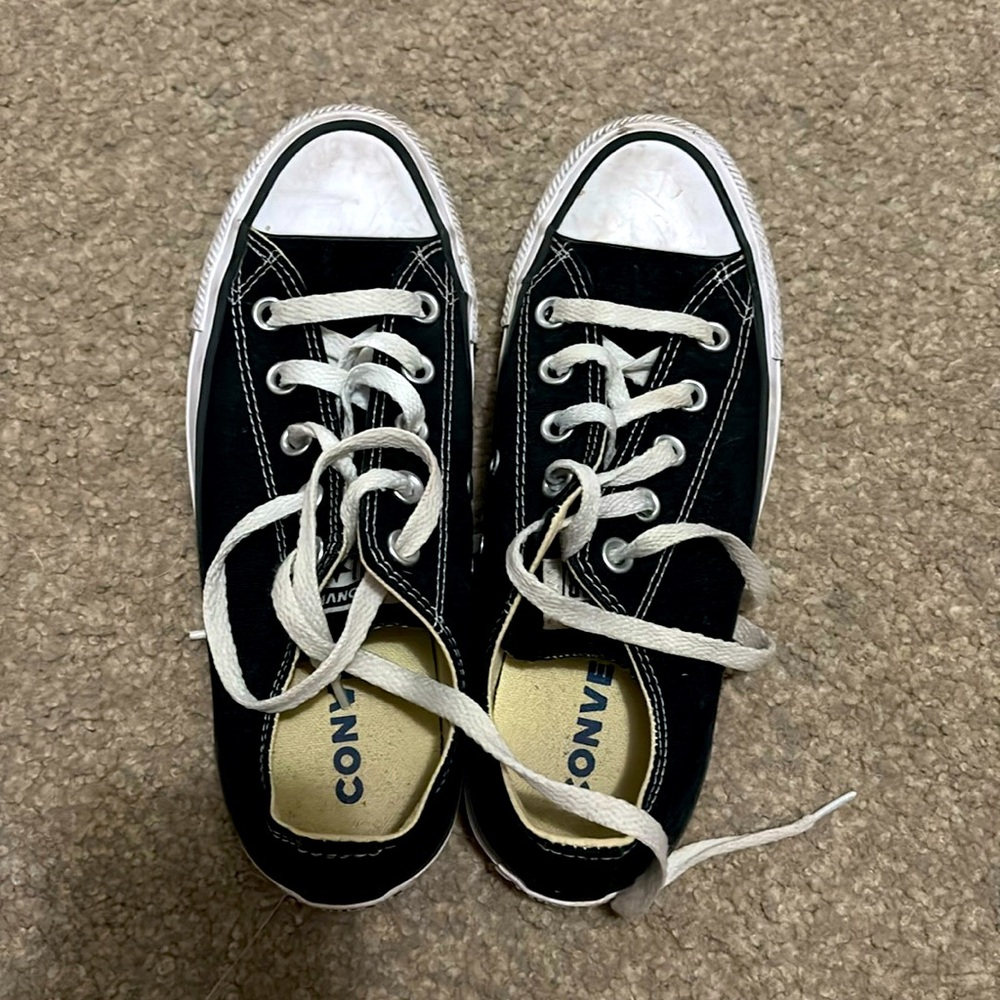 black, low top converse